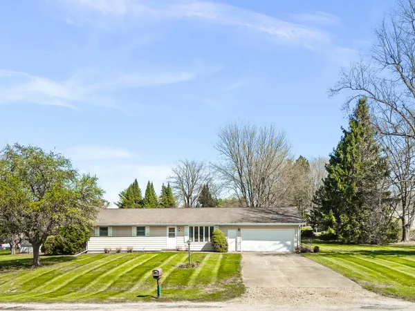 $190,000 | 14735 Lunar Drive, Bloomington, IL 61705
