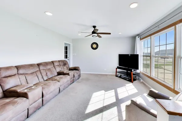 $289,000 | 2N135 Bloomingdale Road, Glendale Heights, IL 60139
