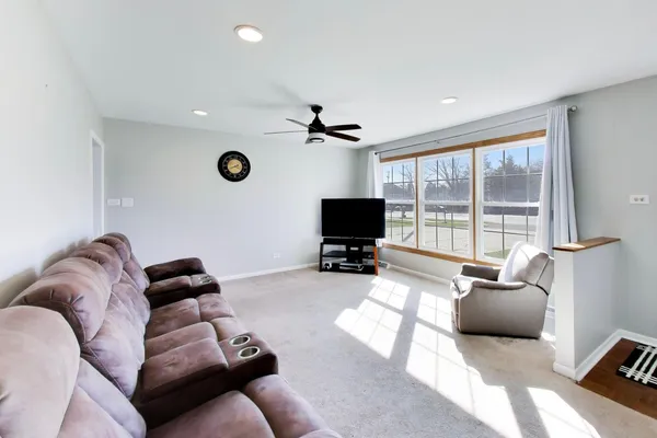 $289,000 | 2N135 Bloomingdale Road, Glendale Heights, IL 60139