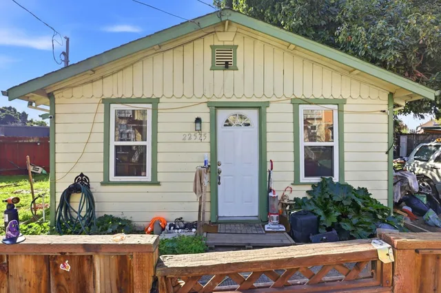 $399,900 | 22575-22575 Amador Street, Hayward, CA 94541