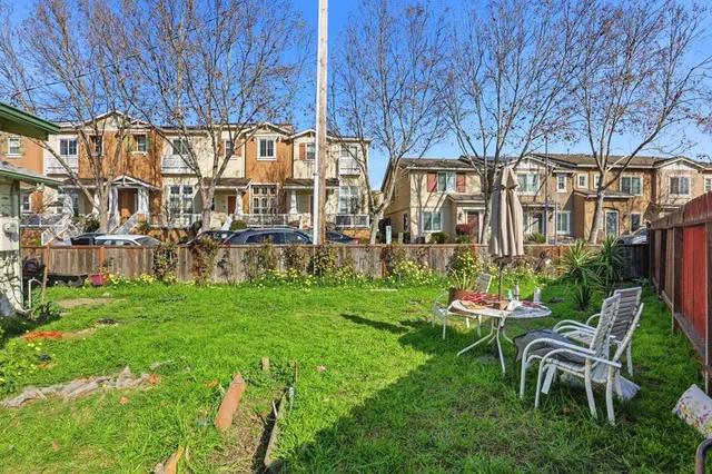 $399,900 | 22575-22575 Amador Street, Hayward, CA 94541