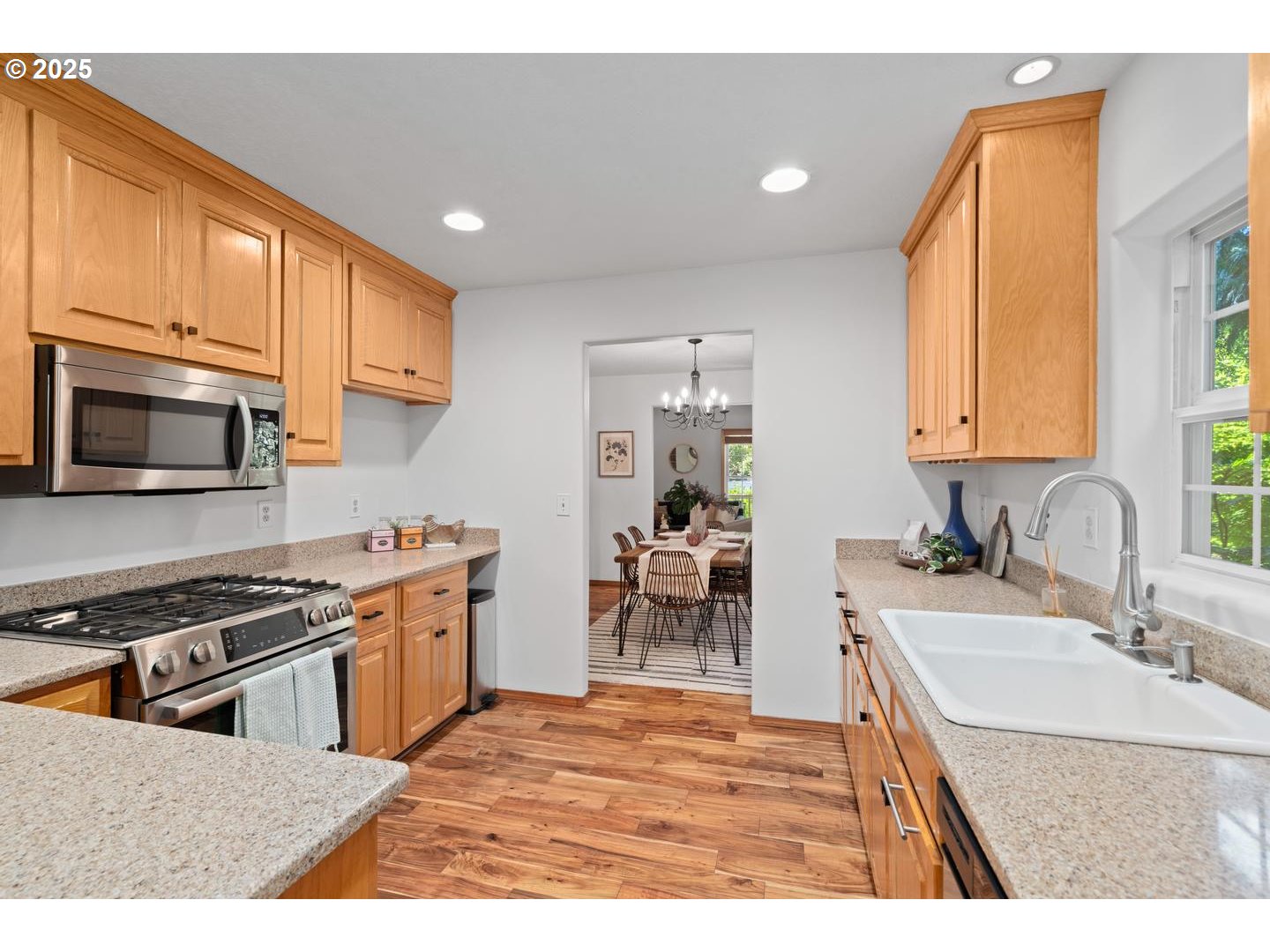 1035 Southwest Palatine Street Portland, OR 97219 - Photo 16 of 47 Kitchen