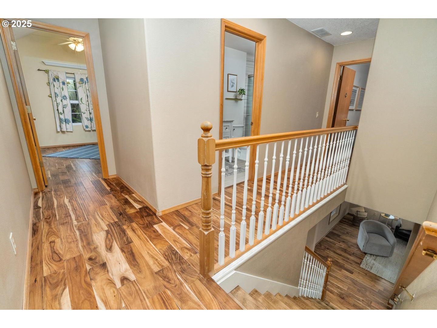 1035 Southwest Palatine Street Portland, OR 97219 - Photo 22 of 47 Hallway