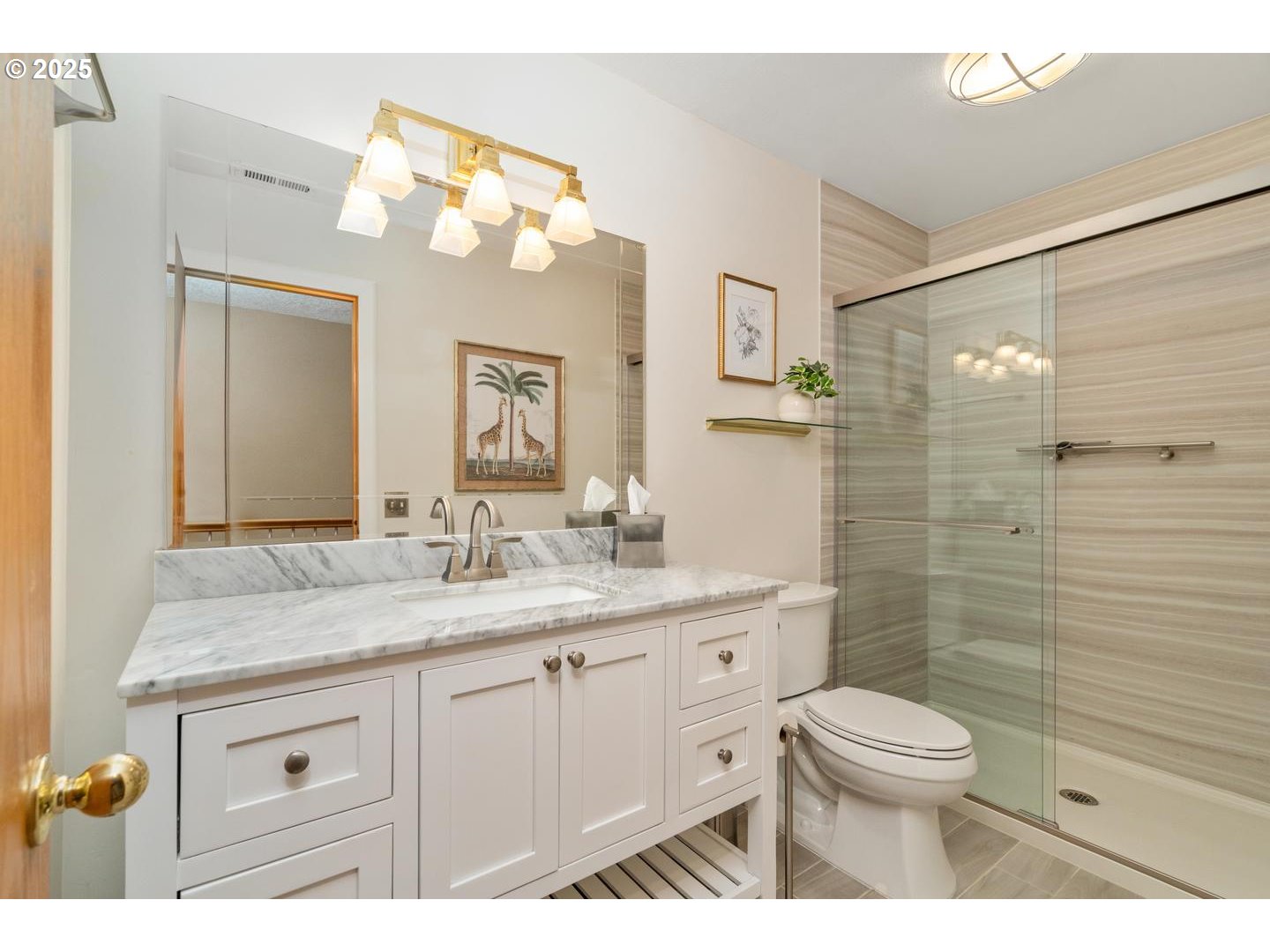 1035 Southwest Palatine Street Portland, OR 97219 - Photo 28 of 47 Bathroom