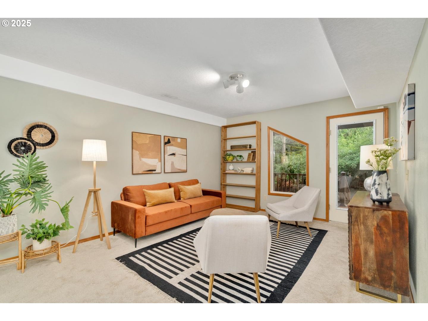 1035 Southwest Palatine Street Portland, OR 97219 - Photo 31 of 47 Great Room