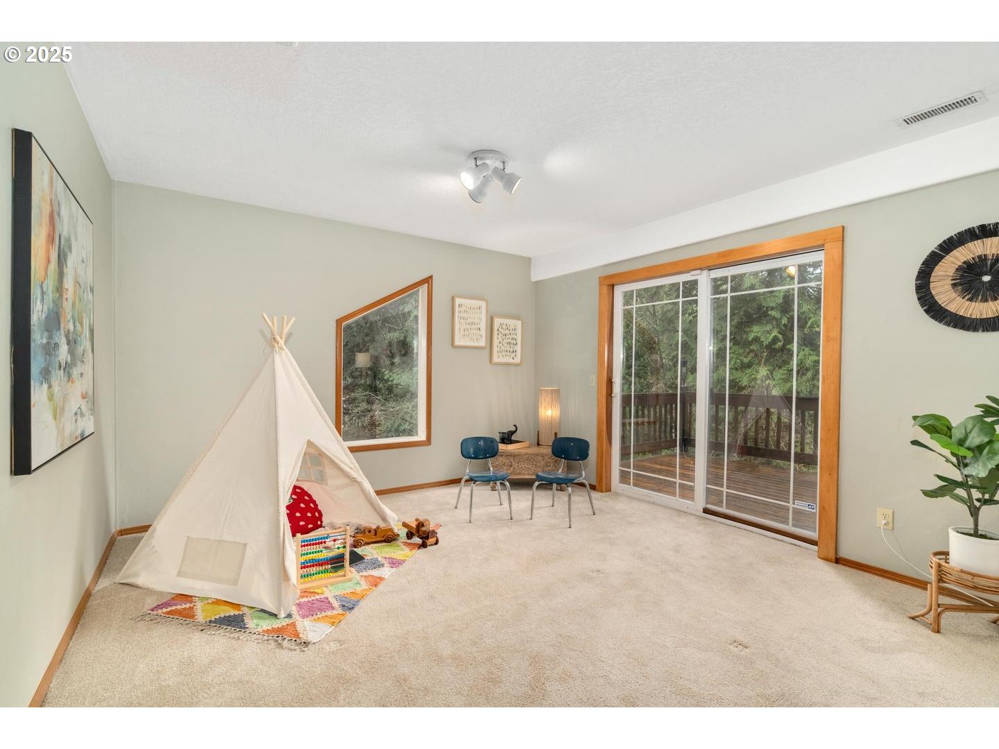 1035 Southwest Palatine Street Portland, OR 97219 - Photo 32 of 47 Great Room