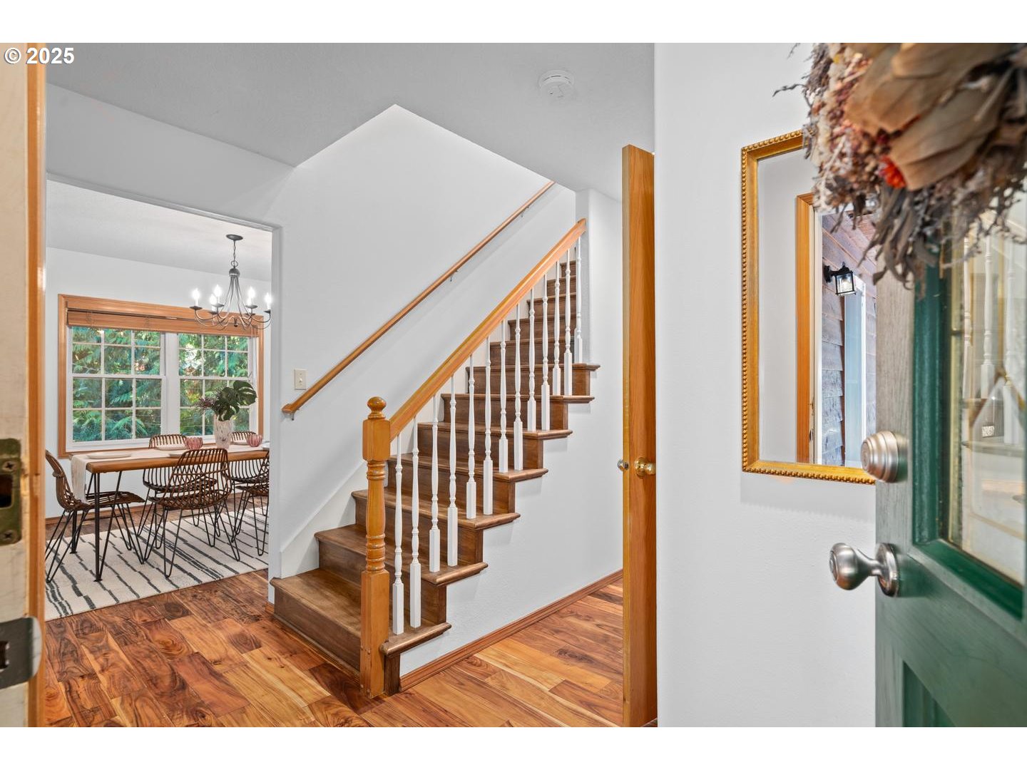 1035 Southwest Palatine Street Portland, OR 97219 - Photo 9 of 47 Entrance/Foyer