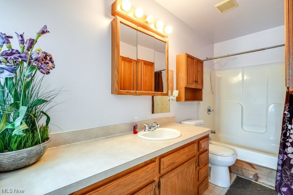 70 Medina Street Rittman, OH 44270 - Photo 14 of 21 Master bath