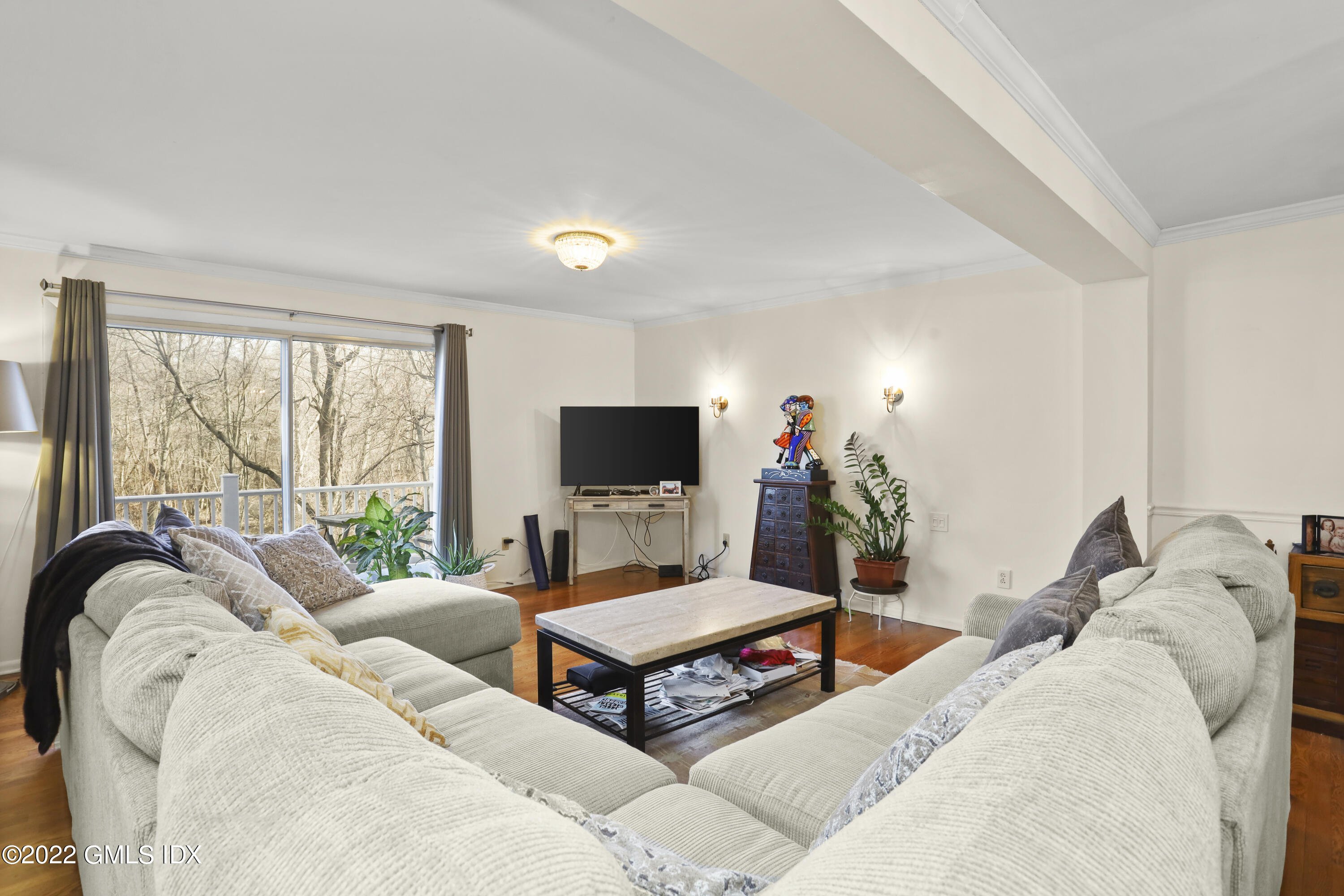 88 Silo Circle, Unit 88 Riverside, CT 06878 - Photo 8 of 20 a living room with furniture and a flat screen tv