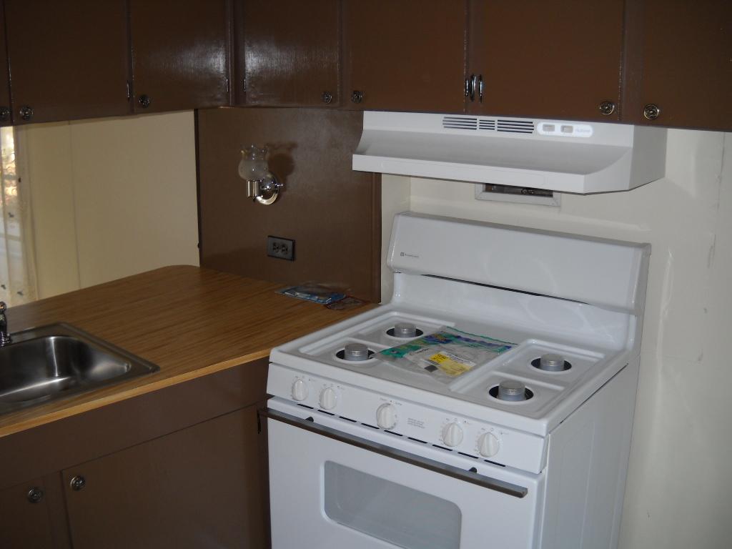 6870 Riverland Drive, Unit RIVERLAND Anderson, CA 96007 - Photo 6 of 8 a utility room with dryer and washer