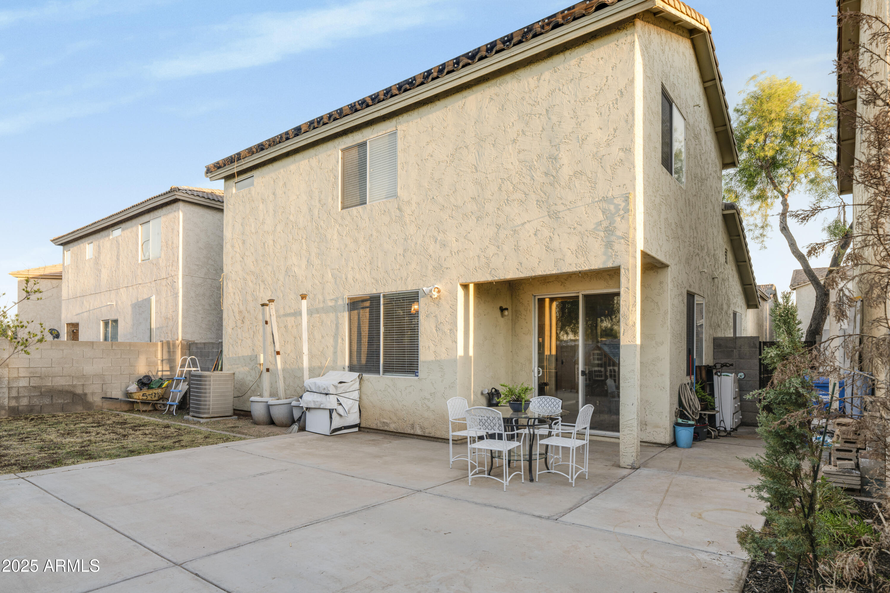 1512 East Chipman Road Phoenix, AZ 85040 - Photo 12 of 21 a backyard of a house with outdoor seating