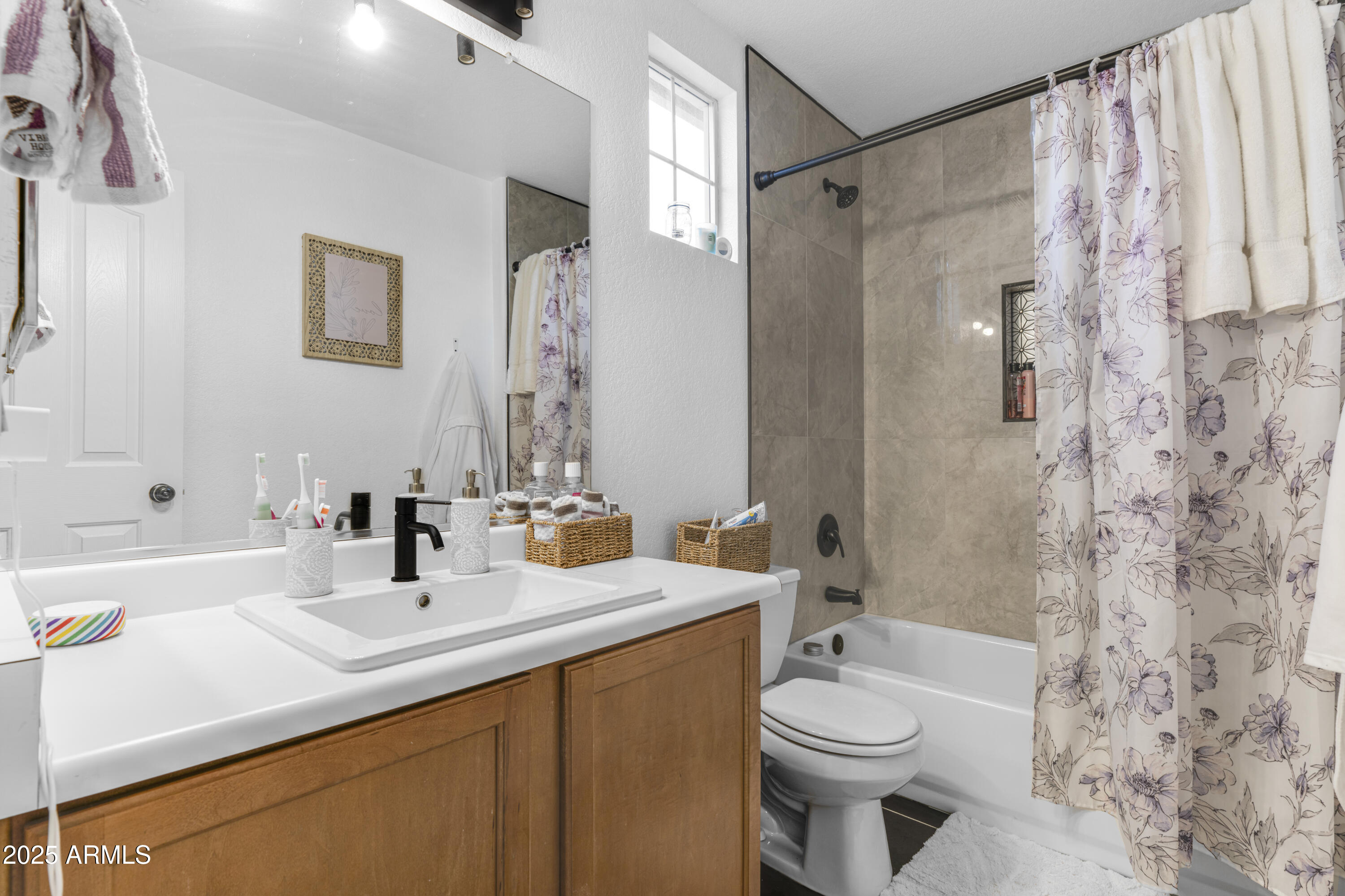 1512 East Chipman Road Phoenix, AZ 85040 - Photo 13 of 21 a bathroom with a sink a toilet and shower