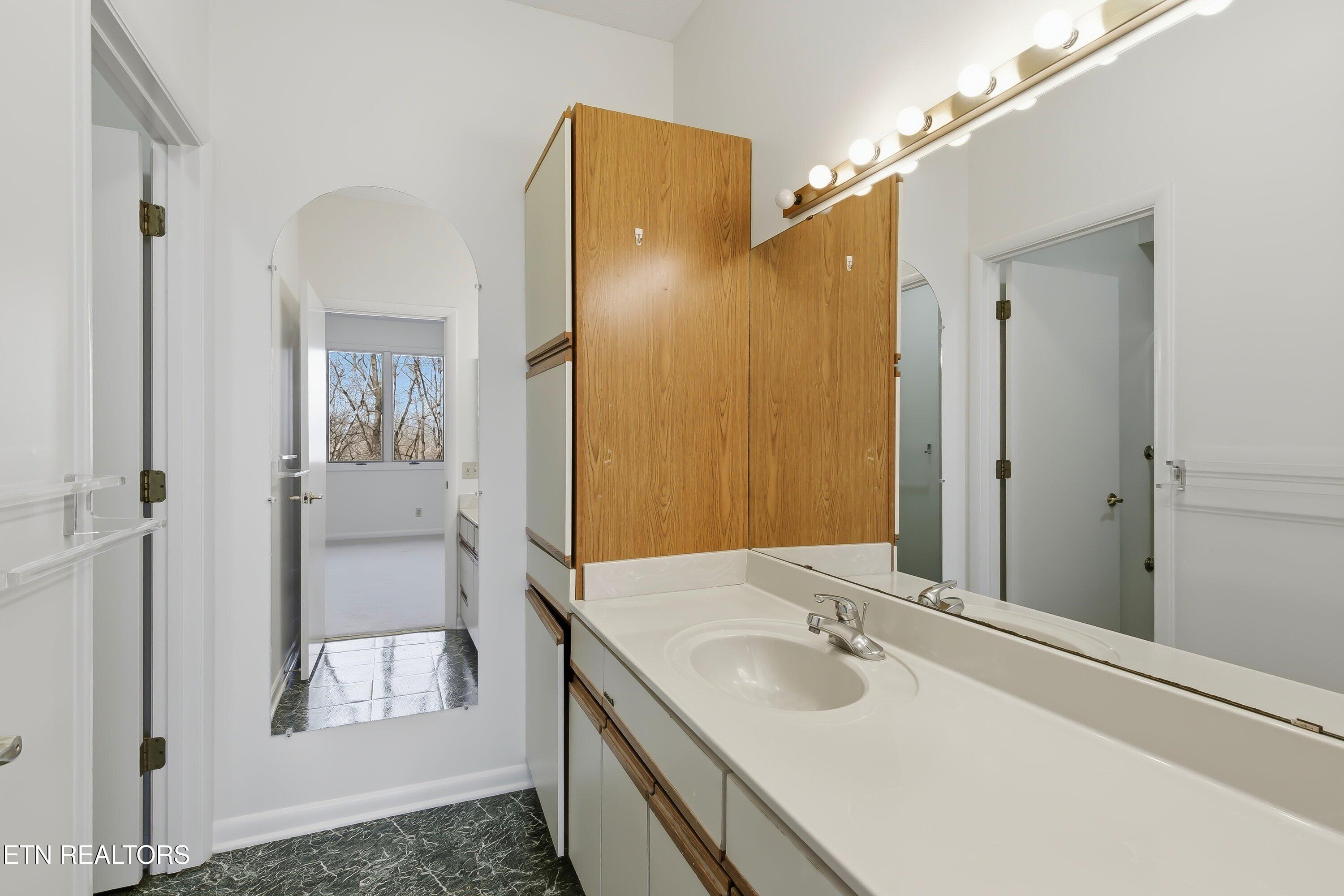 152 Whippoorwill Drive Oak Ridge, TN 37830 - Photo 16 of 28 Main Level En-suite