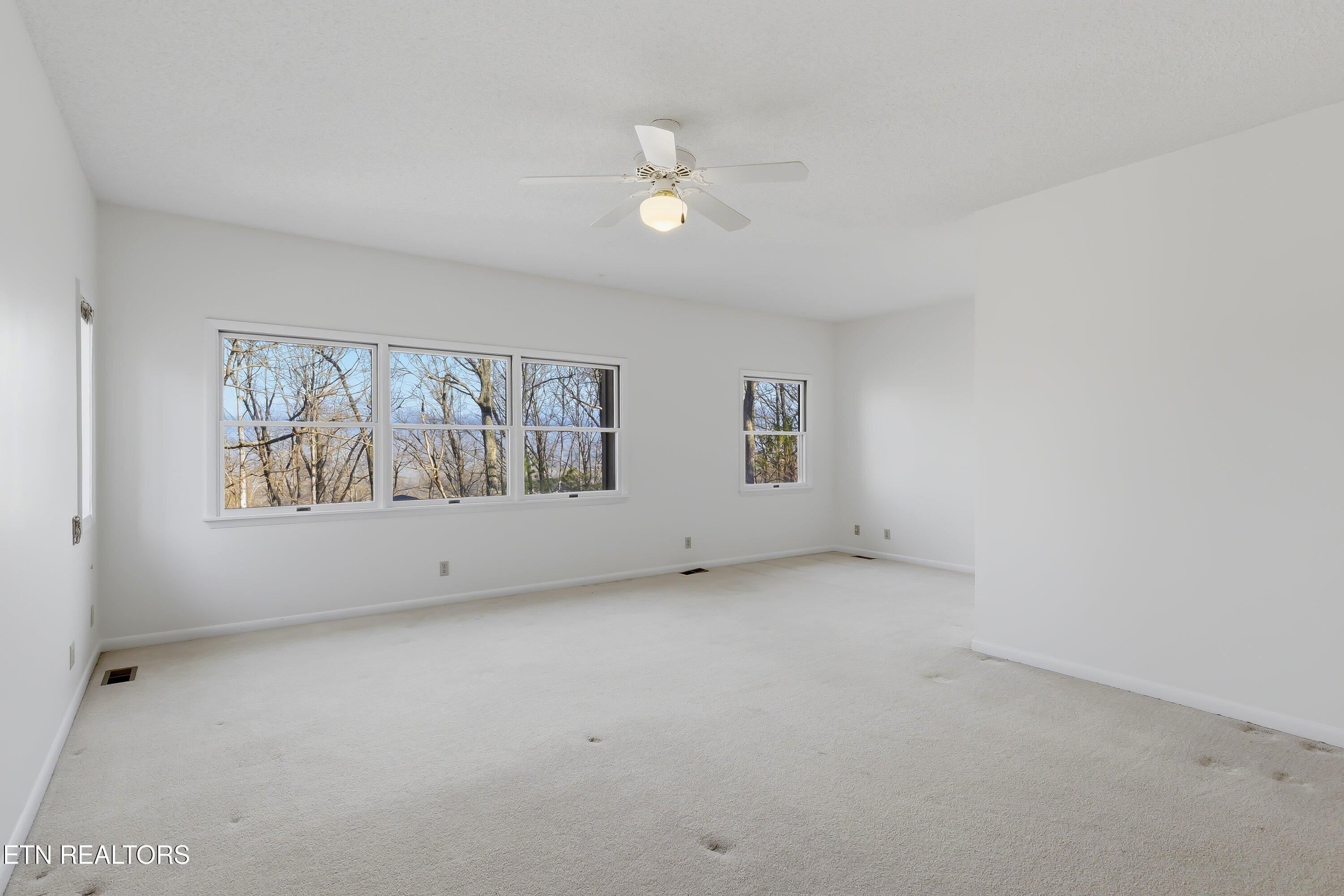 152 Whippoorwill Drive Oak Ridge, TN 37830 - Photo 17 of 28 Upstairs Primary Suite