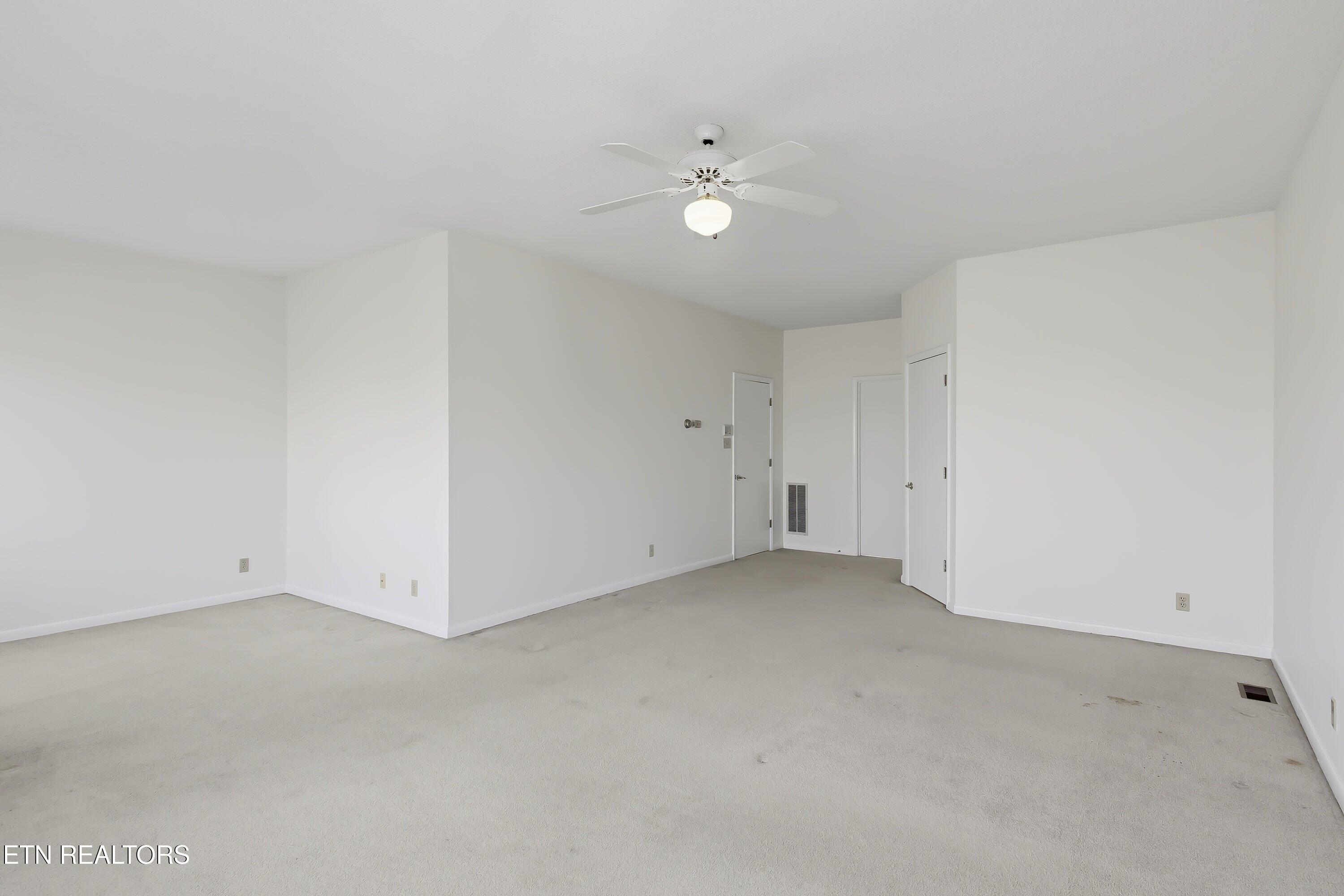 152 Whippoorwill Drive Oak Ridge, TN 37830 - Photo 18 of 28 Upstairs Primary Suite