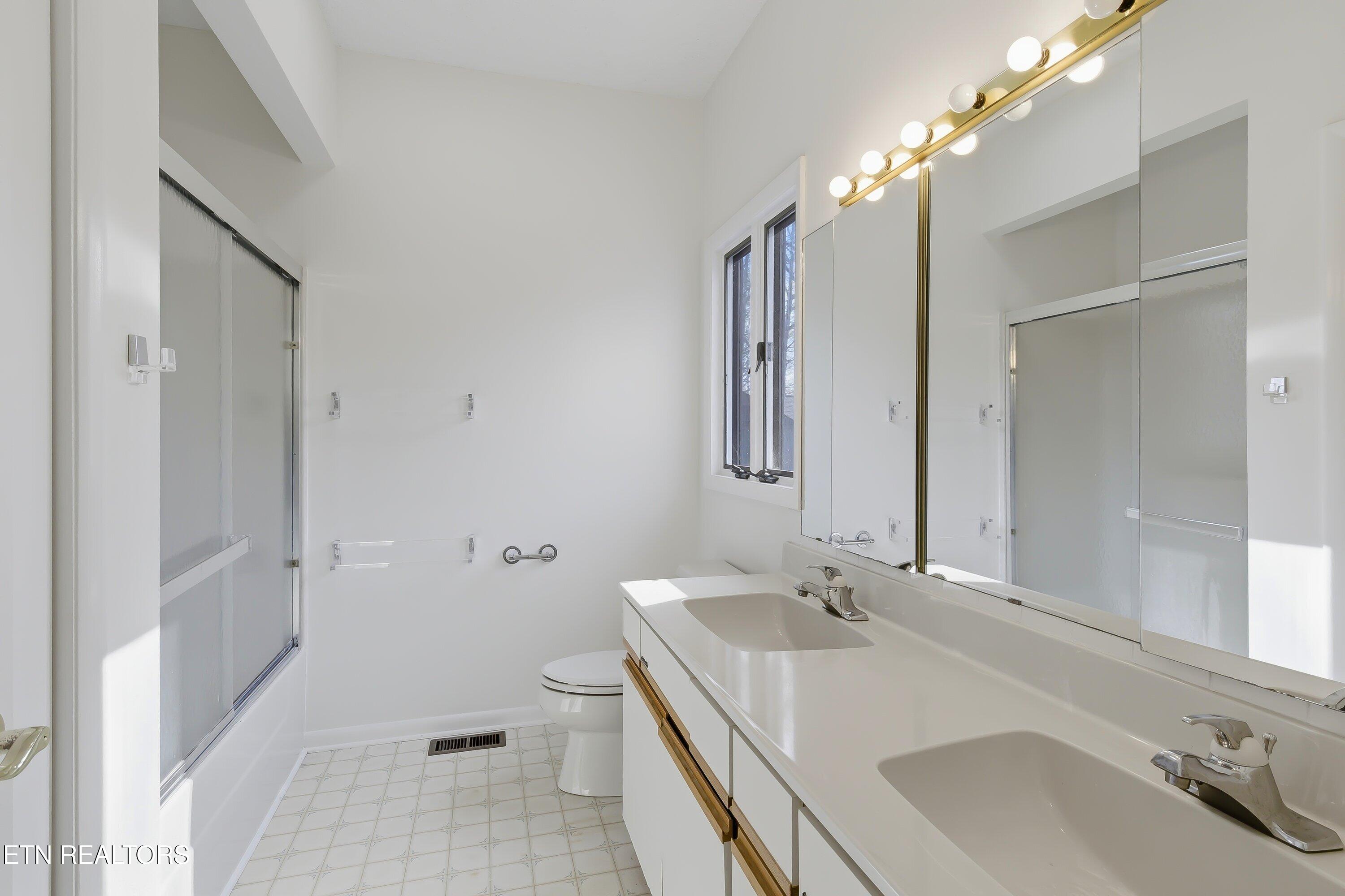 152 Whippoorwill Drive Oak Ridge, TN 37830 - Photo 21 of 28 Bathroom 3