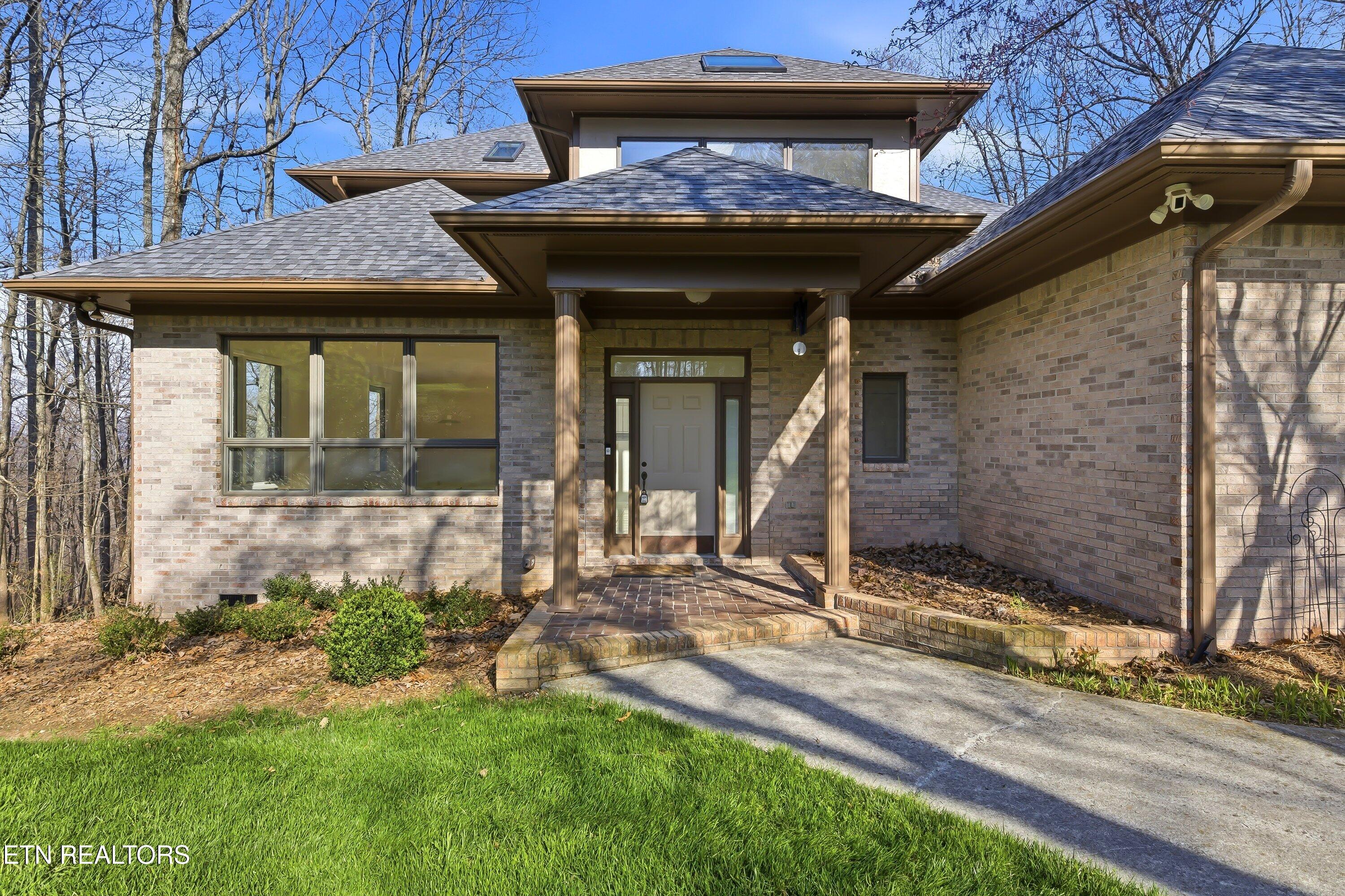 152 Whippoorwill Drive Oak Ridge, TN 37830 - Photo 4 of 28 Front porch