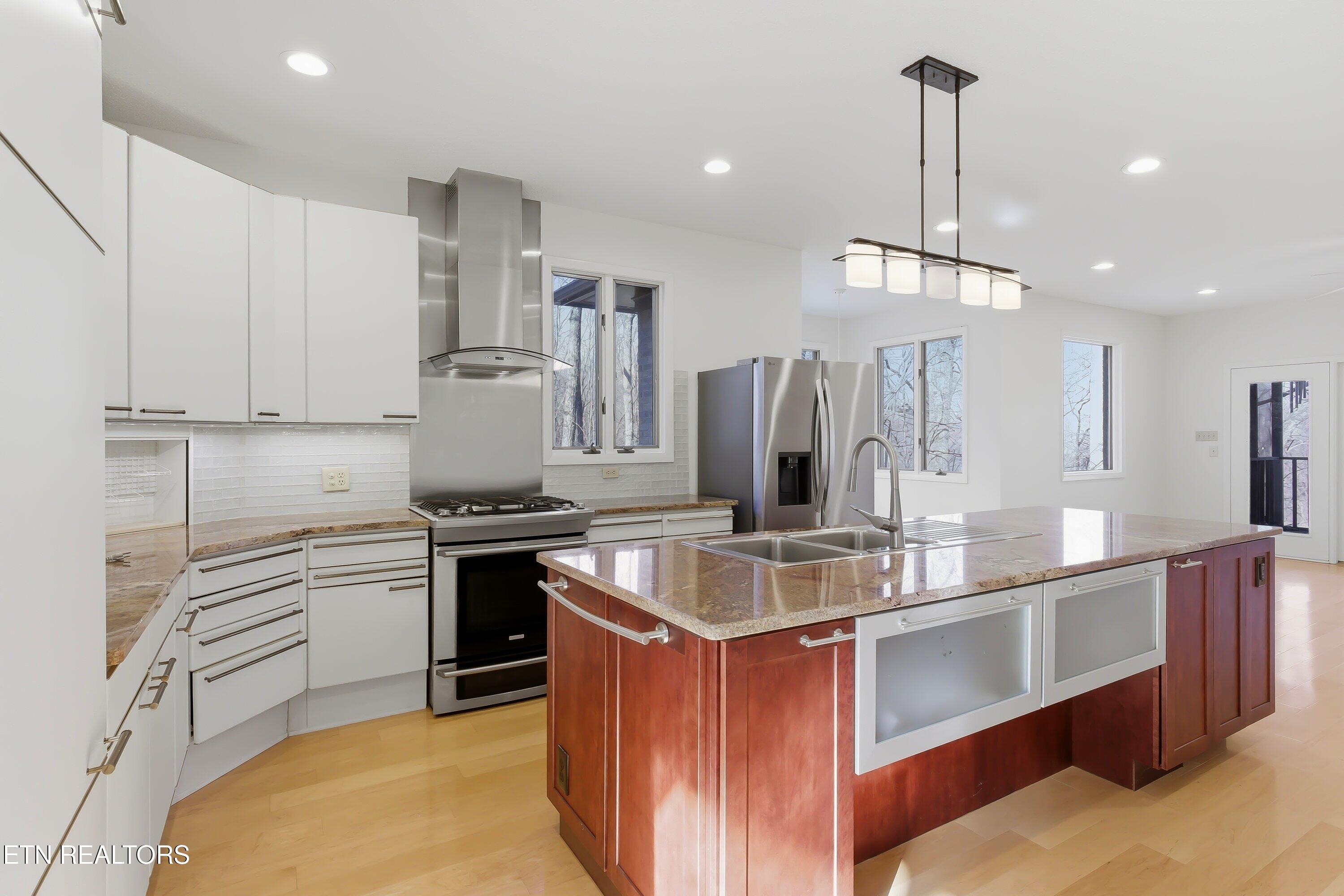 152 Whippoorwill Drive Oak Ridge, TN 37830 - Photo 9 of 28 Kitchen