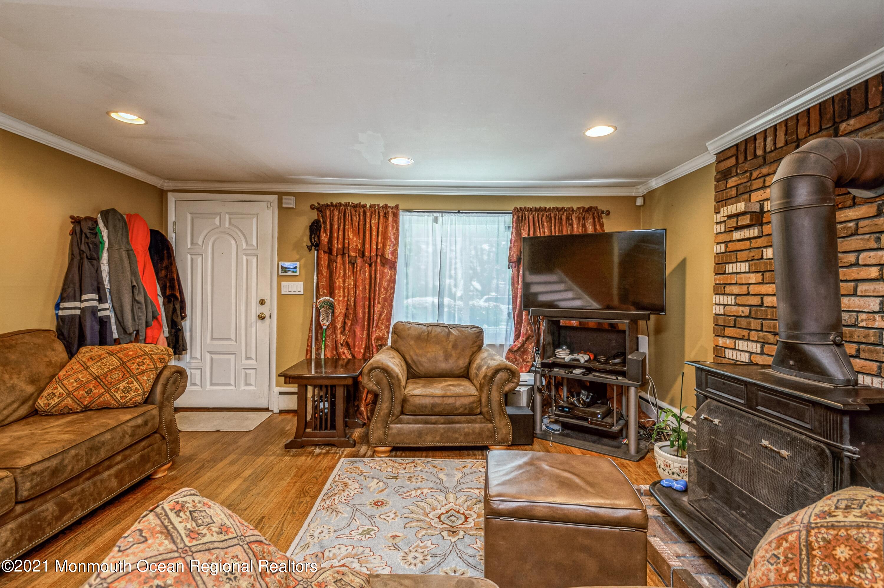 1133 Roe Avenue Point Pleasant, NJ 08742 - Photo 3 of 21 02_1133RoeAvenue_1_LivingRoom_HiRes