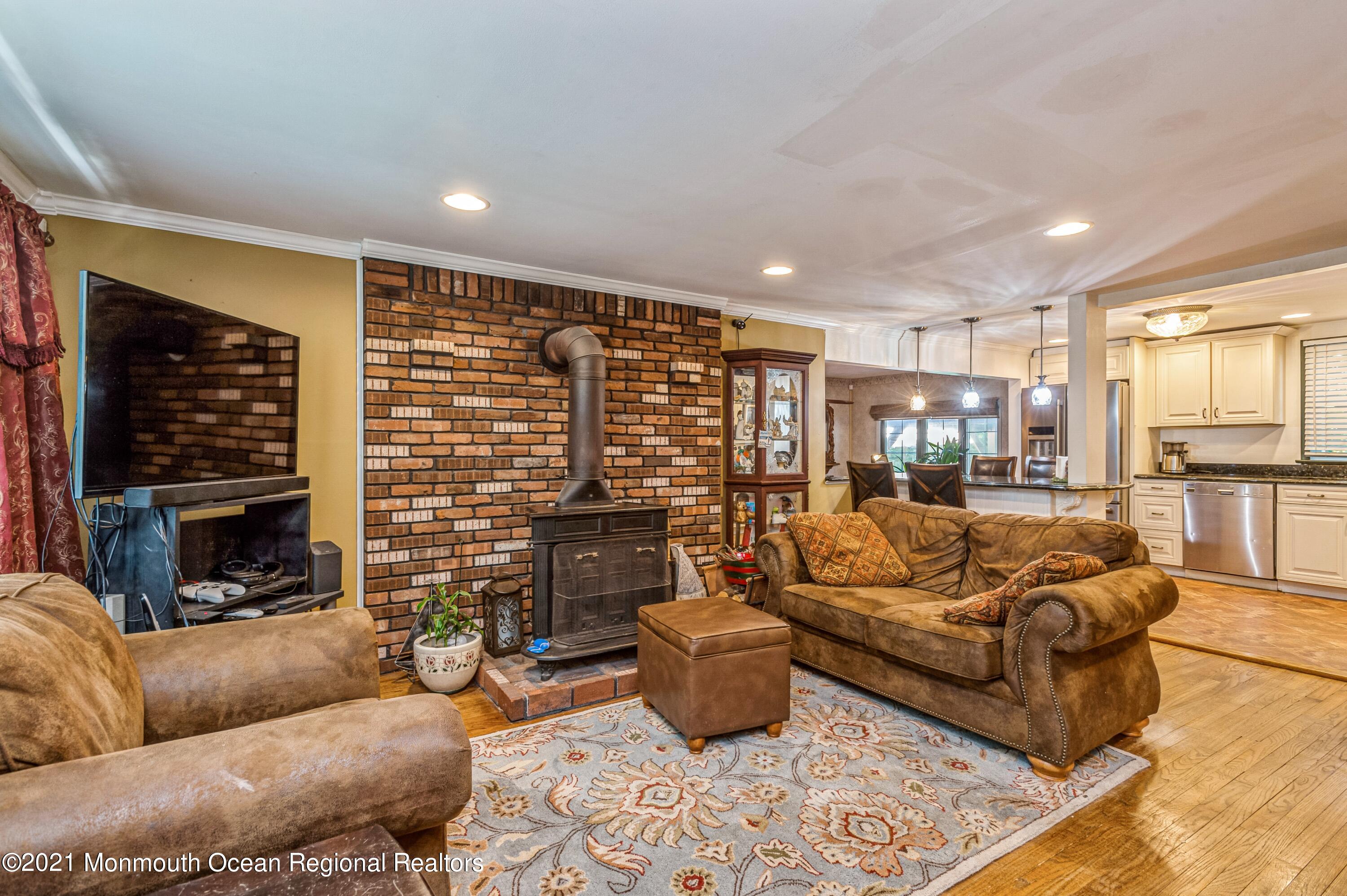 1133 Roe Avenue Point Pleasant, NJ 08742 - Photo 4 of 21 03_1133RoeAvenue_10001_LivingRoom_HiRes