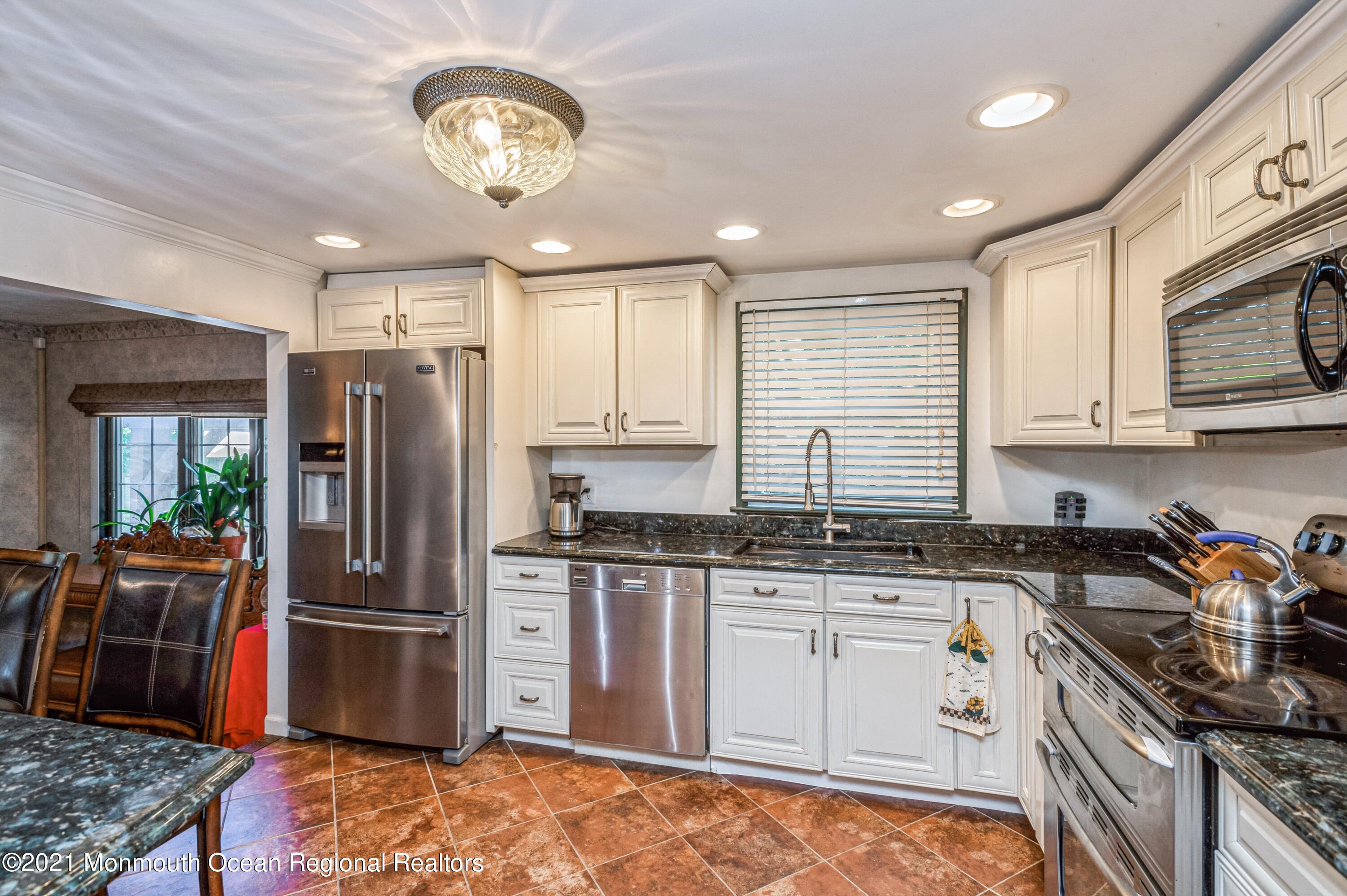 1133 Roe Avenue Point Pleasant, NJ 08742 - Photo 7 of 21 06_1133RoeAvenue_177001_Kitchen_HiRes