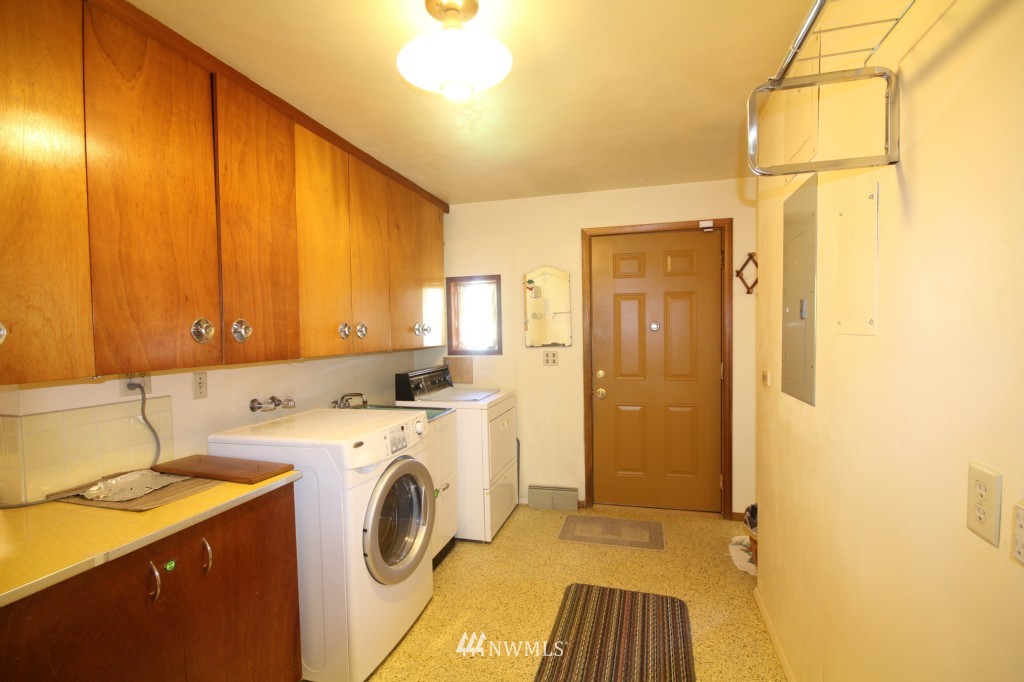 105 Southeast 166th Street Renton, WA 98055 - Photo 11 of 12