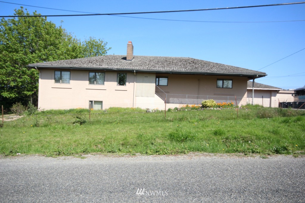 105 Southeast 166th Street Renton, WA 98055 - Photo 4 of 12