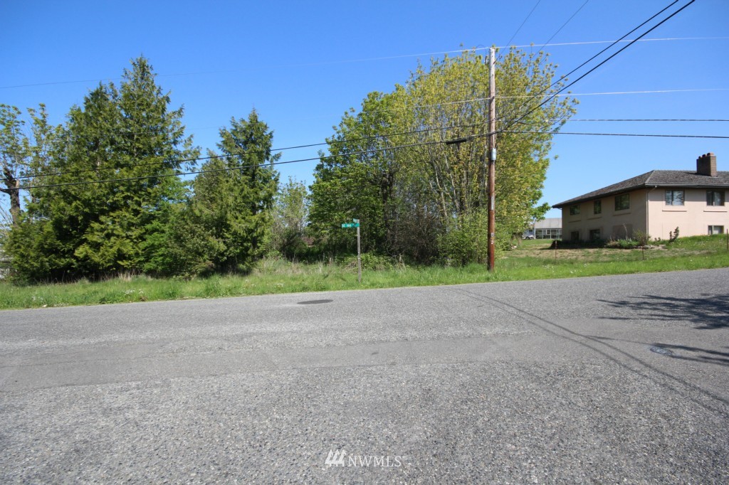 105 Southeast 166th Street Renton, WA 98055 - Photo 5 of 12