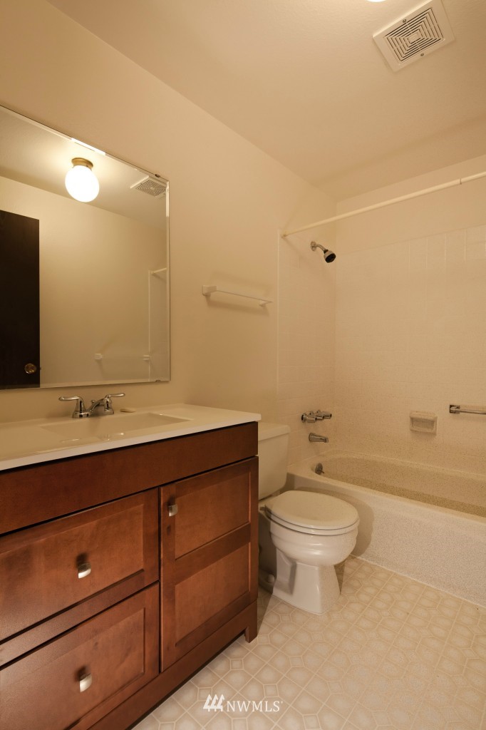 4928 200th Street Southeast Bothell, WA 98012 - Photo 4 of 11