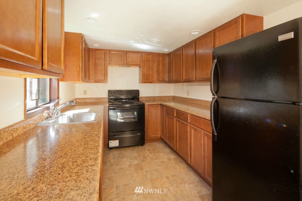 4928 200th Street Southeast Bothell, WA 98012 - Photo 7 of 11