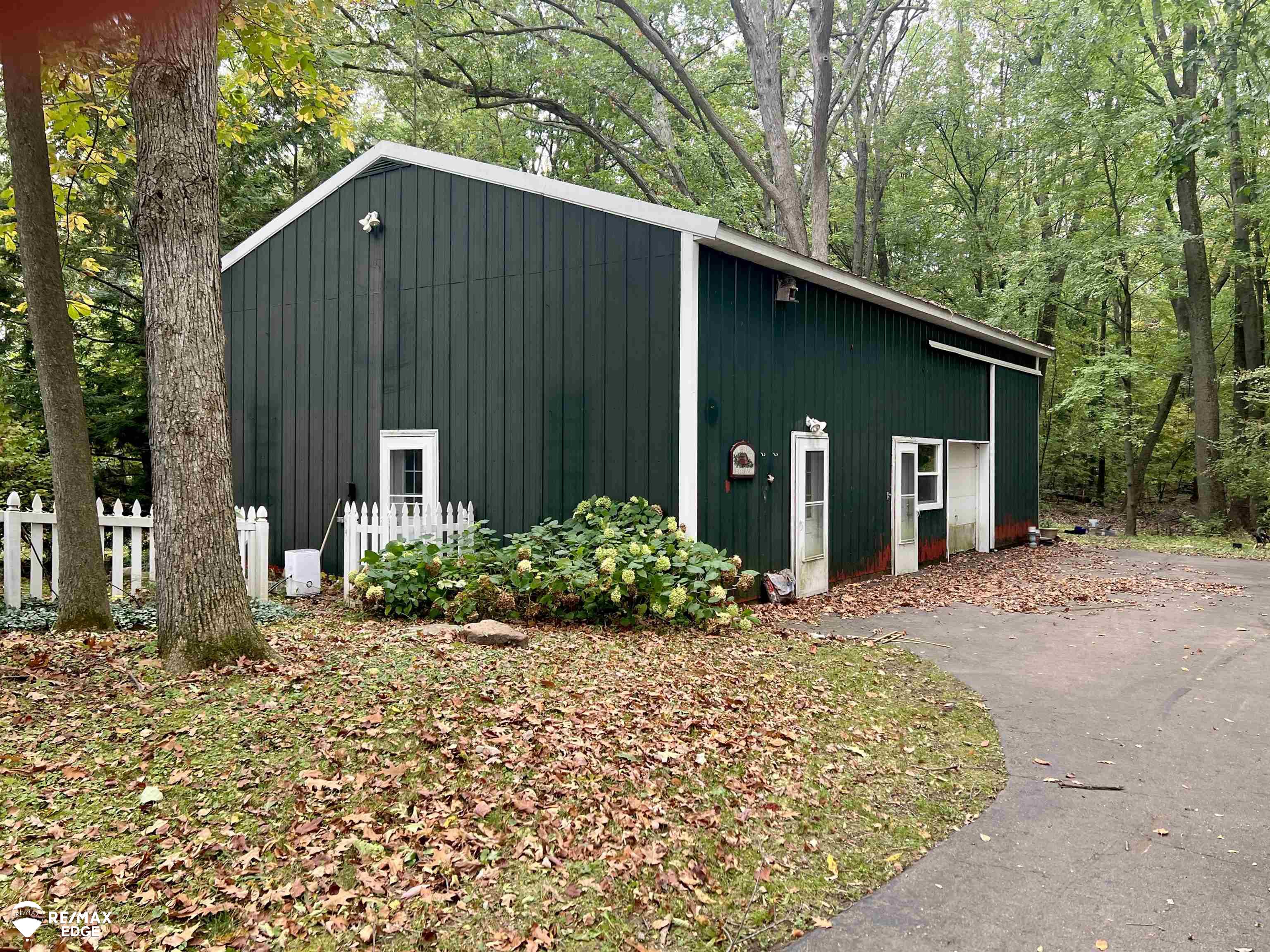 5271 East Vienna Road Clio, MI 48420 - Photo 3 of 41 50124873-42.JPG