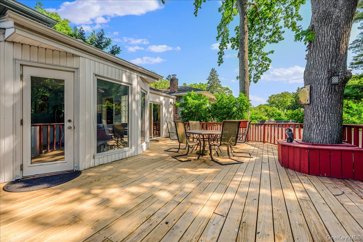 239 Hungry Harbor Road Valley Stream, NY 11581 - Photo 22 of 29