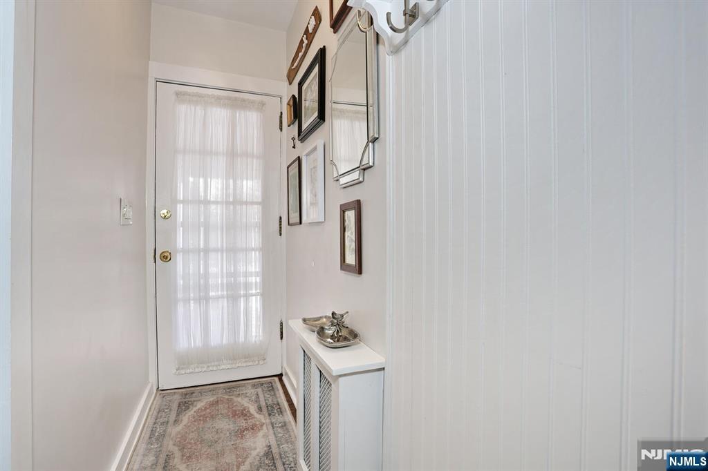 2 Maysenger Road Mahwah, NJ 07430 - Photo 27 of 48