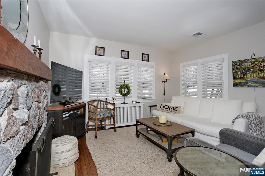 2 Maysenger Road Mahwah, NJ 07430 - Photo 3 of 48