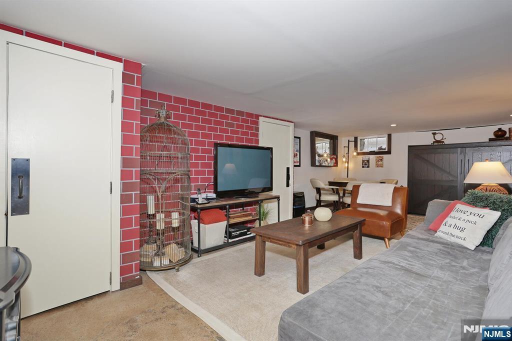 2 Maysenger Road Mahwah, NJ 07430 - Photo 31 of 48