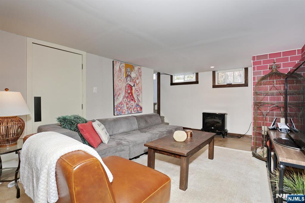 2 Maysenger Road Mahwah, NJ 07430 - Photo 32 of 48