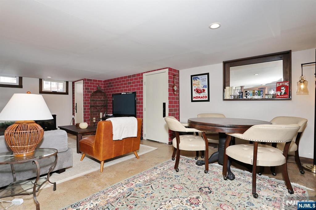 2 Maysenger Road Mahwah, NJ 07430 - Photo 33 of 48