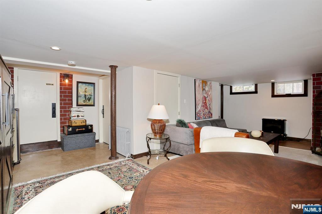 2 Maysenger Road Mahwah, NJ 07430 - Photo 34 of 48