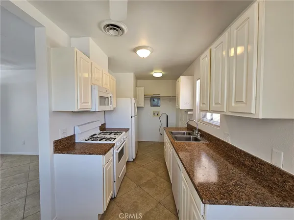 $1,700 | 66051 3rd Street, Desert Hot Springs, CA 92240