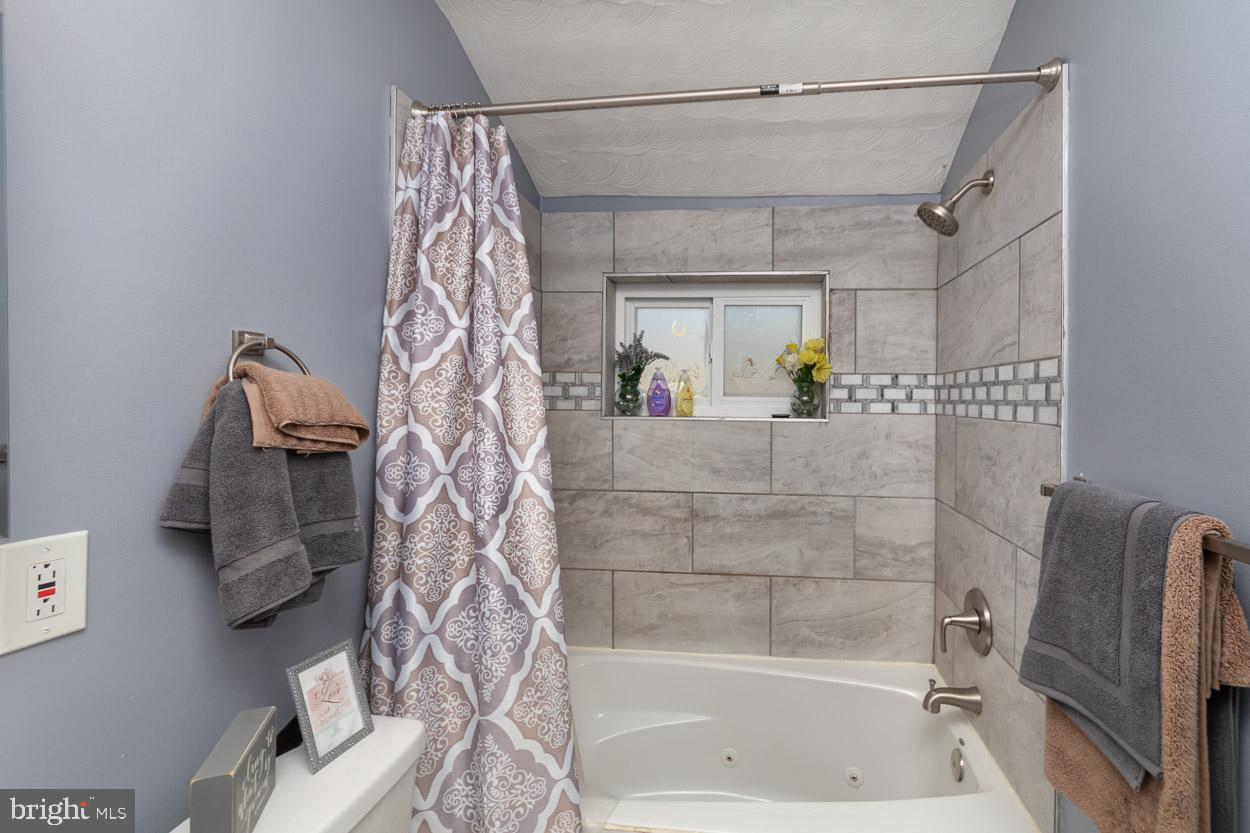 662 Queensgate Road Baltimore, MD 21229 - Photo 11 of 26 Bathroom