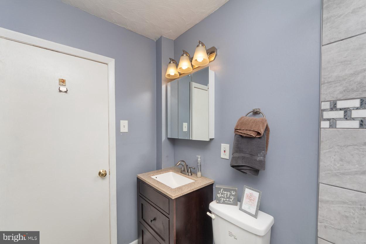 662 Queensgate Road Baltimore, MD 21229 - Photo 12 of 26 Bathroom