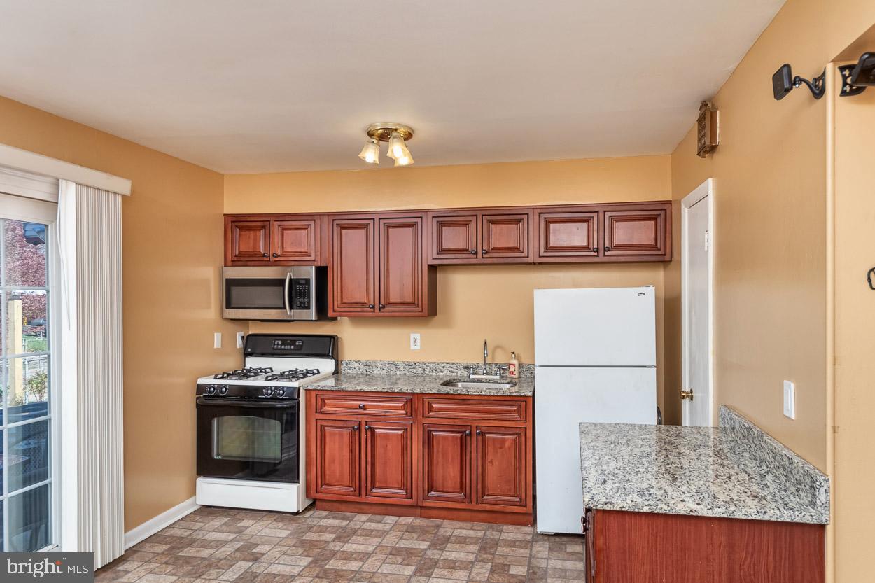 662 Queensgate Road Baltimore, MD 21229 - Photo 6 of 26 Kitchen