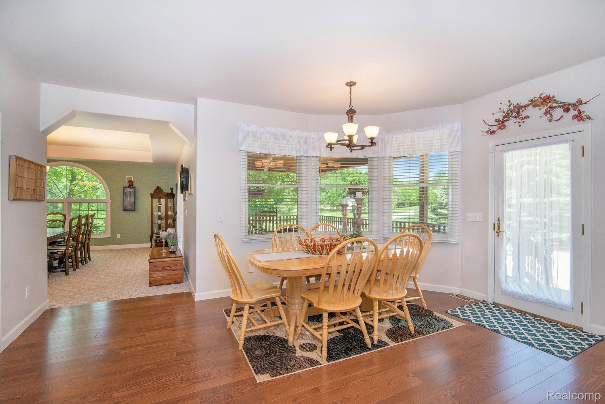 2279 Sundance Ridge Howell, MI 48843 - Photo 8 of 41 Dining nook