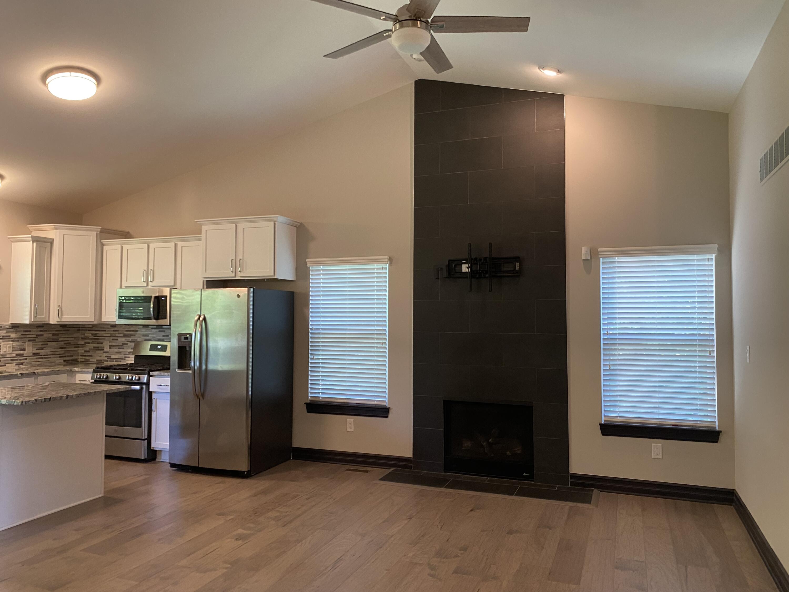 9915 Wayne Road Livonia, MI 48150 - Photo 5 of 38 IMG_2709