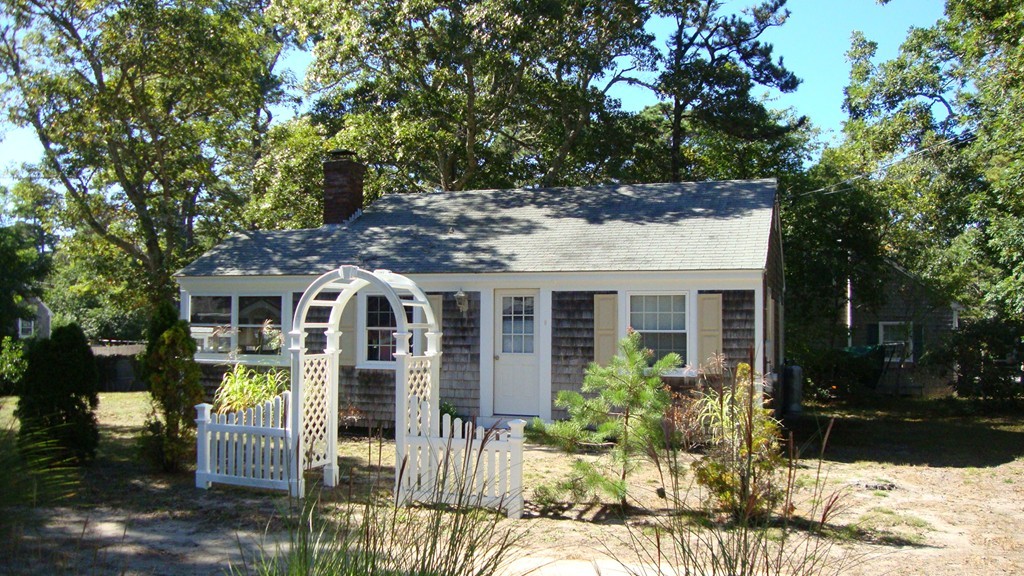 37 B Beach Hills Road Dennis, MA 02639 - Photo 1 of 20 Gallery Image 1