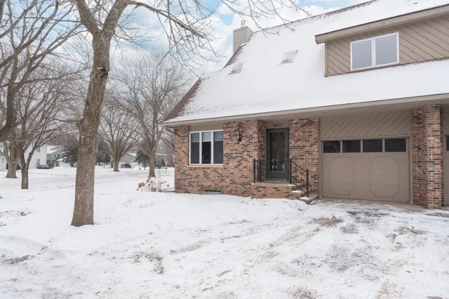 $269,500 | 1607 Pleasant View Drive, North Mankato, MN 56003