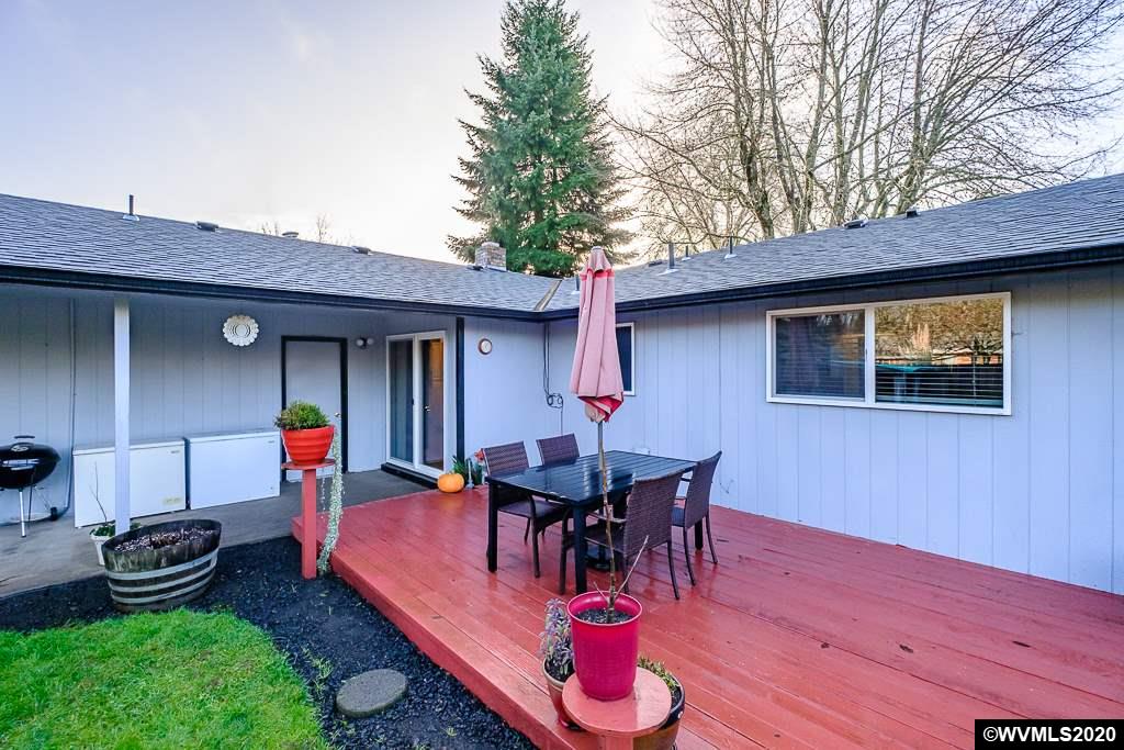 1675 Northeast Mayview Drive Albany, OR 97321 - Photo 12 of 41