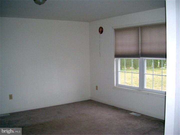 44 Parvin Mill Road Bridgeton, NJ 08302 - Photo 3 of 24 Living Room