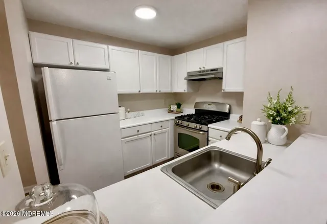 $385,000 | 25 Thoroughbred Fare, Tinton Falls, NJ 07753