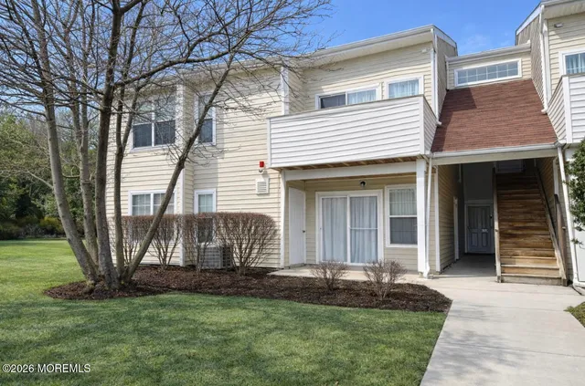 $385,000 | 25 Thoroughbred Fare, Tinton Falls, NJ 07753